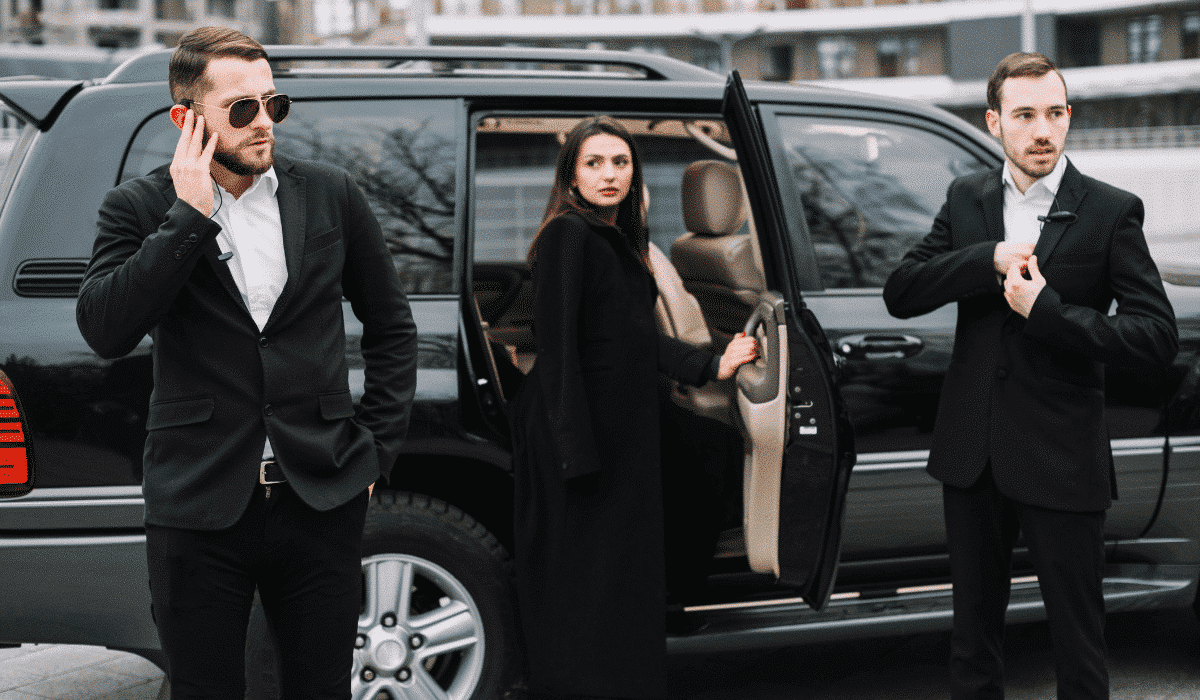 Service exclusif de voitures noires pour les voyageurs d'affaires