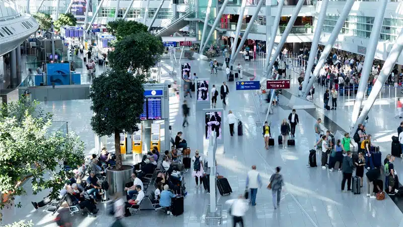 dus airport terminal