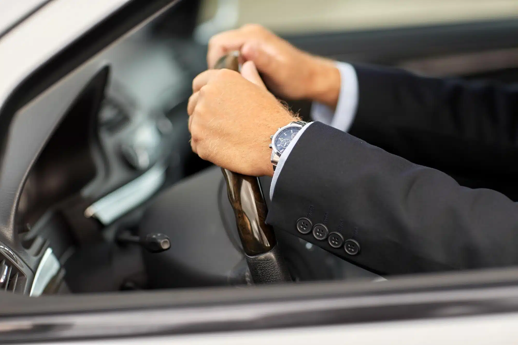 What You Can Expect from a Premium Chauffeur Service