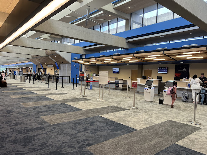 Evansville 6 Evansville Regional Airport (EVV)