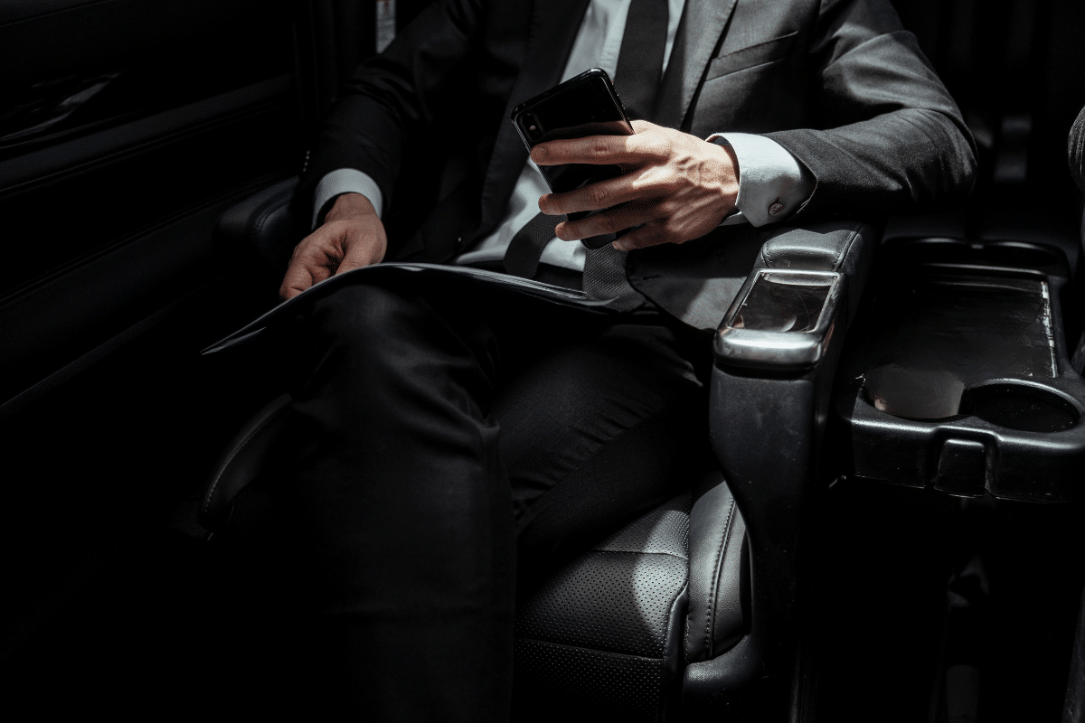 Pourquoi la discrétion est importante dans le transport terrestre des cadres 3 Transport terrestre haut de gamme