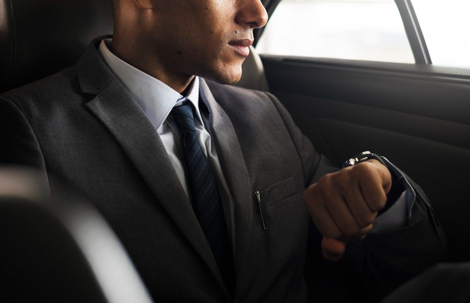 Why Dubai Executives Choose Private Drivers for Summer Business Events