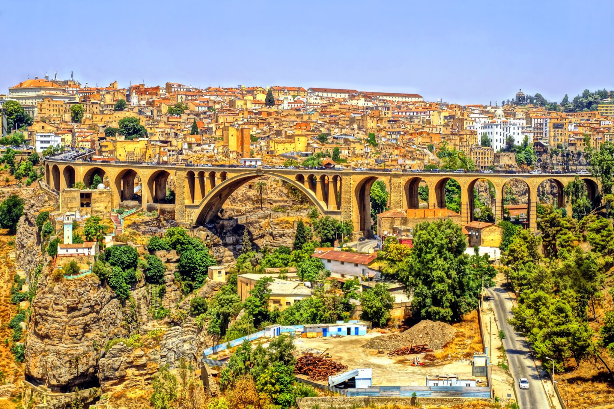 Privéchauffeursdienst in Algerije: Verken het land met comfort, veiligheid en gemak 4 constantine chauffeurs service