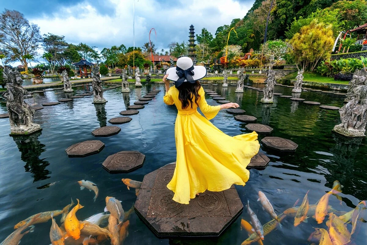 Meisjes poseren op Bali