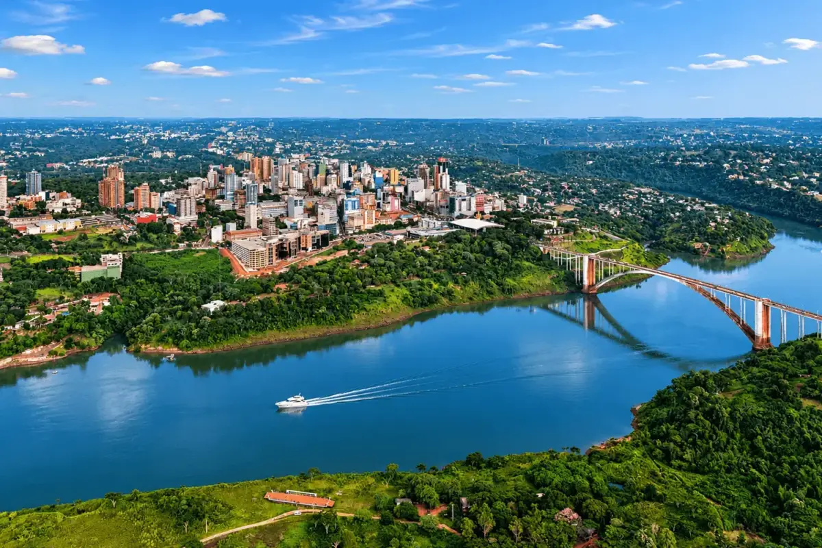 Ciudad del Este 1 Ciudad del Este view over the city. Picture made with AI