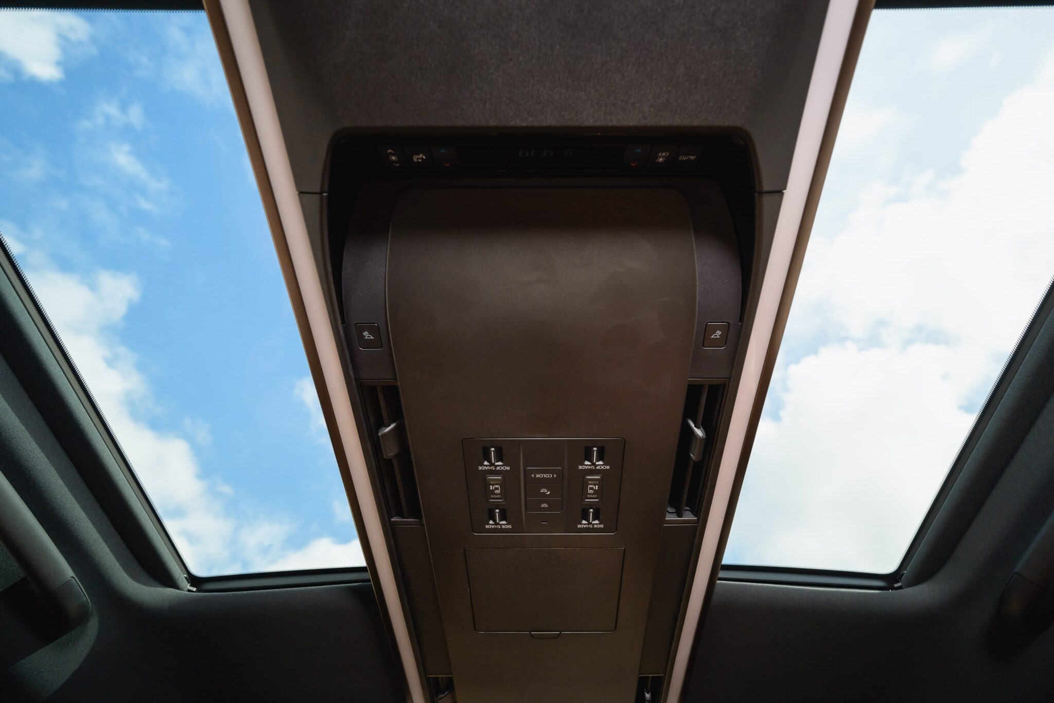 Van d'affaires 2 Toyota-Alphard-03