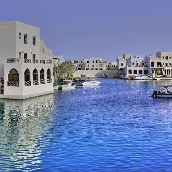 Amwaj Islands chauffeur by the hour